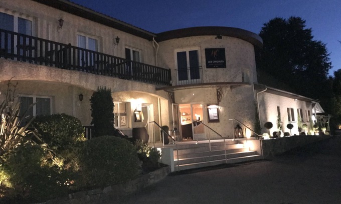 Blanquefort Hotel | Relax at Les Criquets Hôtel & Spa with Pool and Hot Tub