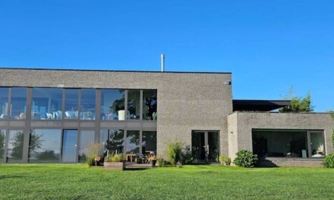 Trooz Apartment | Les Croisettes 88: Stylish Loft with Ocean Views