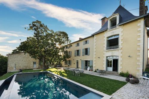 Azay-le-Brule Hotel | Discover Les Demeures de Valette: Oceanfront Retreat