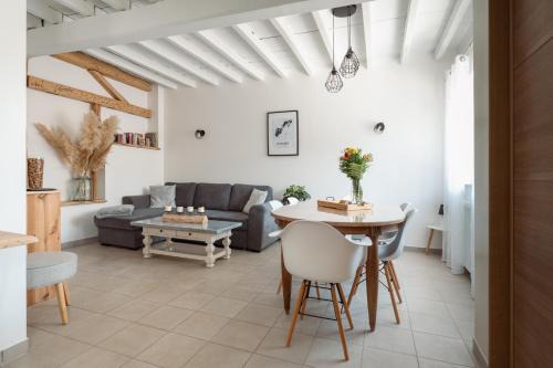 Dosches House | Experience Oceanfront Bliss at Les Deux Délices Hotel