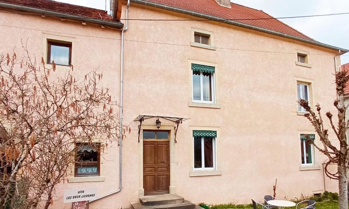 Anchenoncourt-et-Chazel House | Beachfront Bliss at Les deux Licornes: Rated 8.9/10