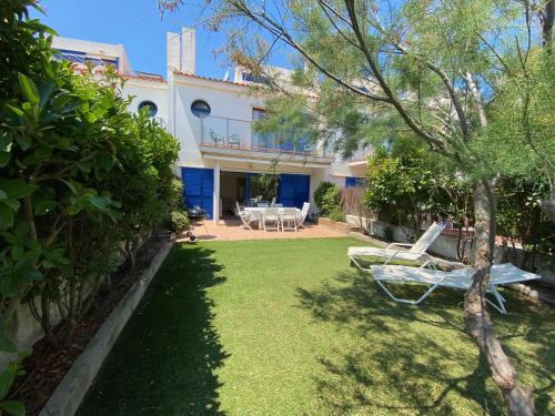 Mas Pinell House | Inviting Les Dunes 2044: Pet Friendly, Pool & Family Fun