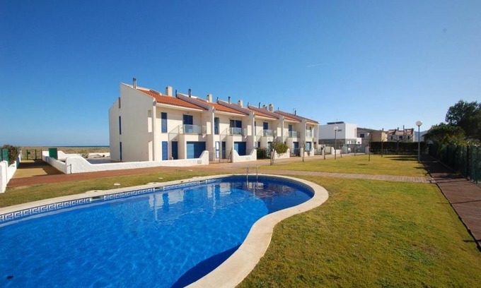 Mas Pinell House | Family-Friendly Les Dunes 6060 with Pool Access