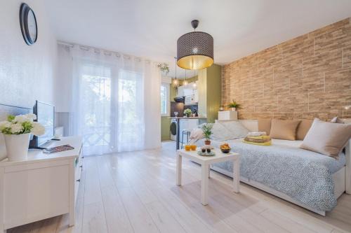 Toulouse West Apartment | Les Elfes: Pet-Friendly Getaway with Garden & Free Treats