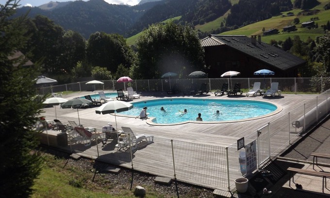Praz-sur-Arly Hotel | Relax at Les Essertets - Family-Friendly with Pool & Spa