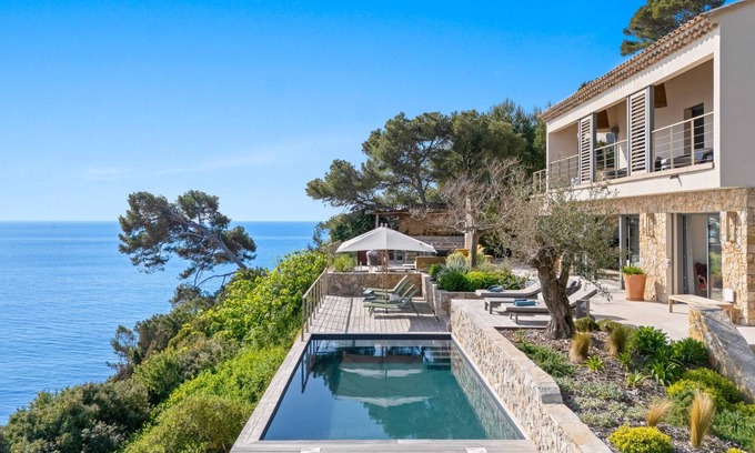 La Seyne-sur-Mer Villa | Les Falaises de Fabregas Exceptional villa overlooking the Mediterranean