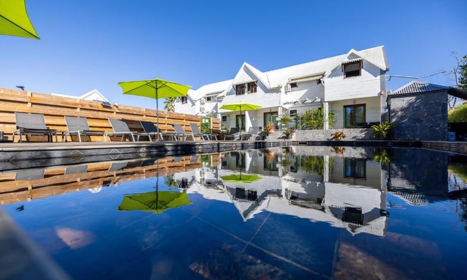 La Plaine des Cafres Hotel | Discover Les Géraniums: Family-Friendly with Pool & Hot Tub