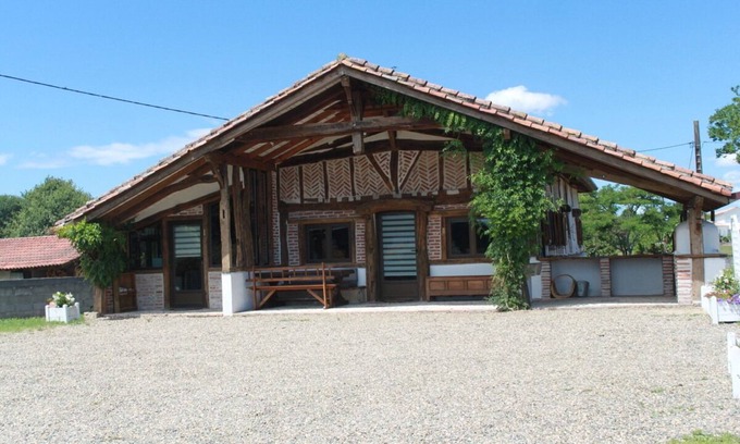 Pontonx-sur-l'Adour House | Relax at Les Gîtes du Bioy: Family-Friendly Retreat