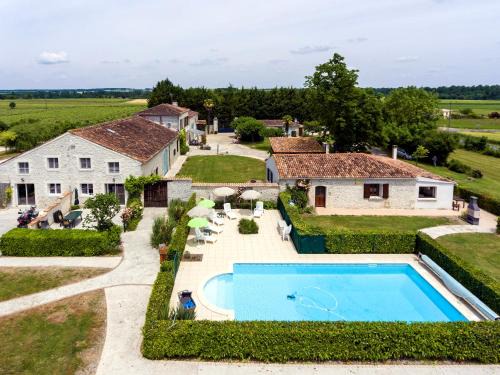Brives-sur-Charente Bed & Breakfast | Oceanfront Bliss at Les Gîtes de Brives with Pool Access