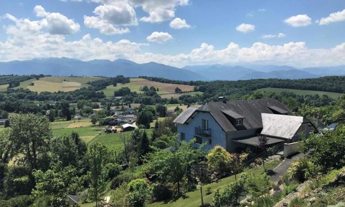Estialescq Apartment | Discover Les Gîtes de La Maison Bleue d'Estialescq