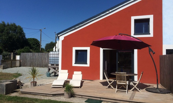 Plomeur House | Oceanfront Gîte Rouge: Rated 9.2/10 with Spa & Breakfast