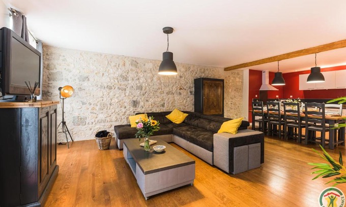 Nerac Apartment | Cozy Le Loft HENRI IV: Perfect Stay by the Château