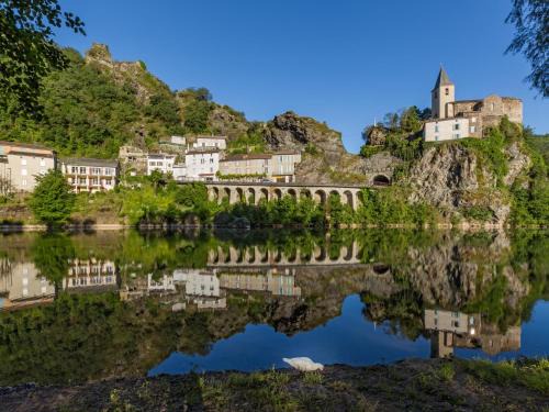 Ambialet House | Discover Les Gîtes du Rocher: Pet-Friendly Retreat