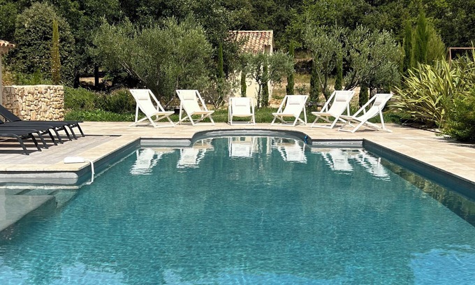 Cadenet House | Discover Les Gardis: Your Perfect Provence Getaway