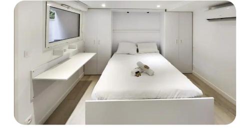 Vancia - Crepieux House | Budget-Friendly Stay at Les Garennes Hotel