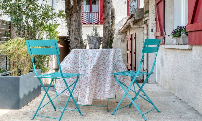 Rambouillet House | Cozy Les Gites de la Lune Bleue: Cottage with Breakfast