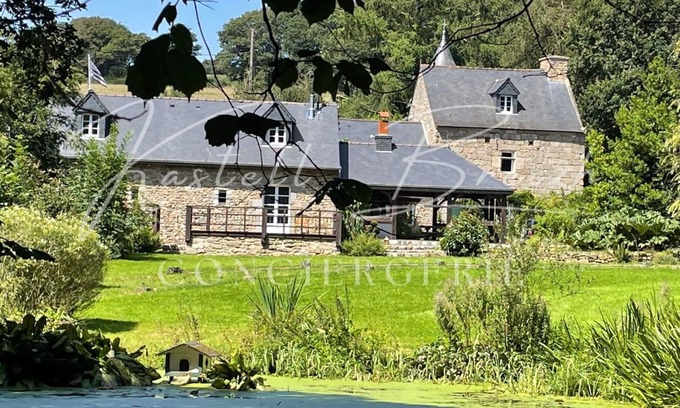 Canihuel House | Charming Les Gites du Manoir de Kerollivier: Family & Pet Stay