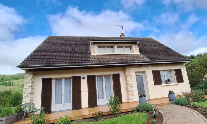 Bonneil House | Discover Les Glycines - Family-Friendly Stay with Kitchen