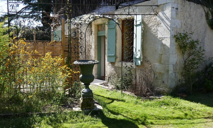 Lesperon Apartment | Relaxing Retreat at Les Glycines - Studio for 2 Guests