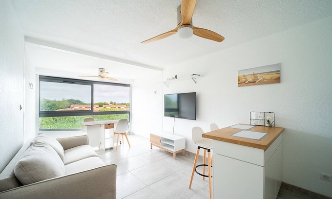 Plage d'Argeles Apartment | Cozy Les Golfes Clairs Studio with Ocean View and Pool