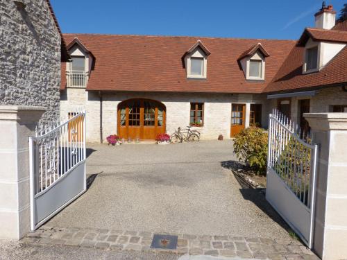 Corpeau House | Top-Rated Les Grands Crus - Meursault with Ocean Views