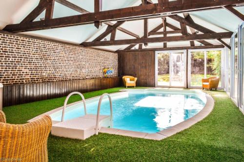 Saint-Crepin-Ibouvillers House | Elegant Stay at Les Granges d'Haillancourt: Pool & Hot Tub