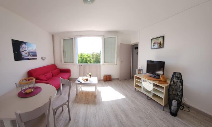 Limoux Apartment | Pet-Friendly Escape at Les Grizzlies-le Mauzac - 8/10 Rated