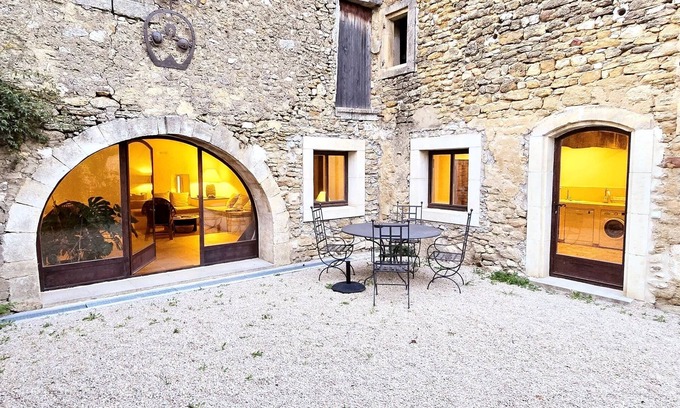 Oppede House | Relax at Les Guillaume Rey: Pool, Spa & Family-Friendly