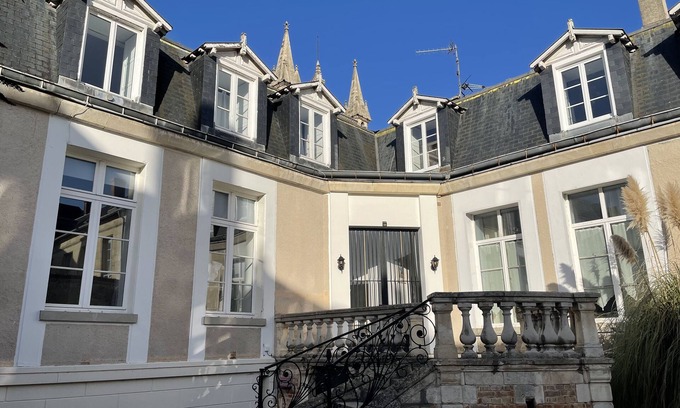 Laon House | Exceptional Stay at Les Hôtes d'Eloise with Breakfast & Dining