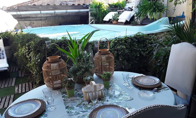 Corneilhan Bed & Breakfast | Discover Les Hauts de Corneilhan - Rated 9.6/10 with Pool