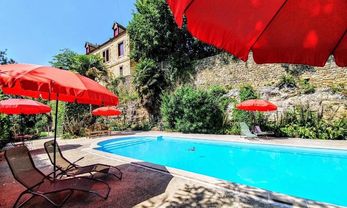 Domme Bed & Breakfast | Guest Rated 9.9: Les Hauts de Domme with Ocean Views