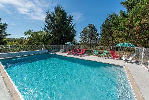 Saint-Epain House | Pet-Friendly Retreat at Les Hauts de Manse with Pool