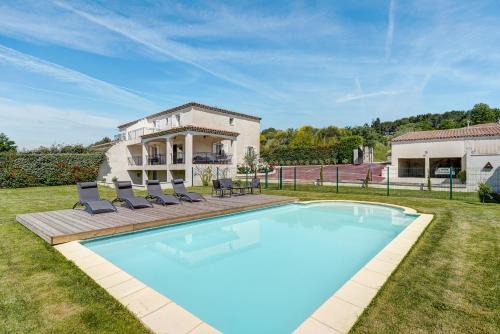 Aix-en-Provence House | Relax at Les Hauts de Provence - Poolside Retreat Awaits