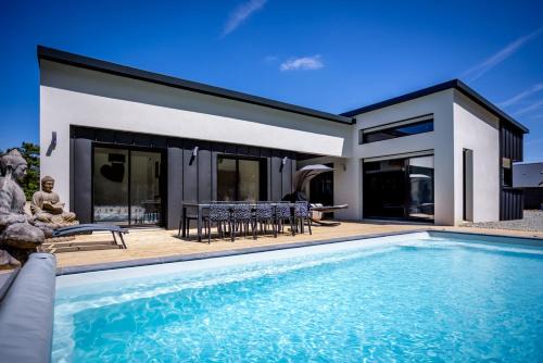 Plumelec House | Discover Les Hermines: Pet-Friendly Hotel with Ocean Views