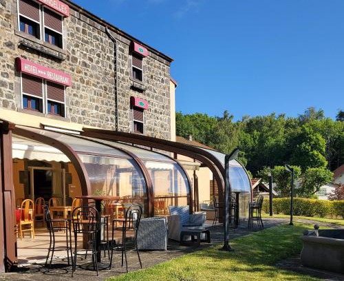 Orcines Hotel | Delightful Stay at Les Hirondelles - Pet Friendly and Accessible