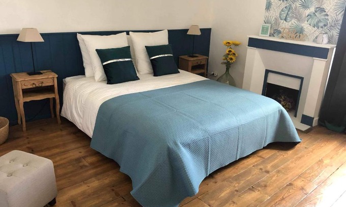 Puyoo Bed & Breakfast | Beachside Retreat at Les Hirondelles with Ocean View Pool