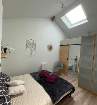 Avanton Bed & Breakfast | Exceptional Stay at Les Iris - Chambre Erable for Families