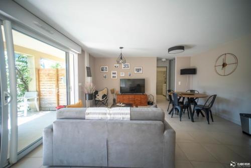 Ledenon House | Bright Gîte with Terrace, Garden and Family-Friendly Amenities