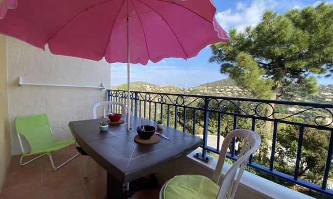 Les Issambres Apartment | Cozy Studio Cabine Les Issambres with Pool & Ocean View