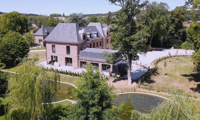 Evreux House | Discover Les Jardins de Joséphine - Le Manoir with Breakfast