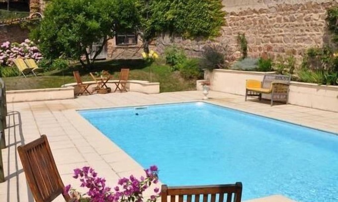 Tarare Bed & Breakfast | Discover Les Jardins de L'hacienda: 9.6/10 & Family-Friendly