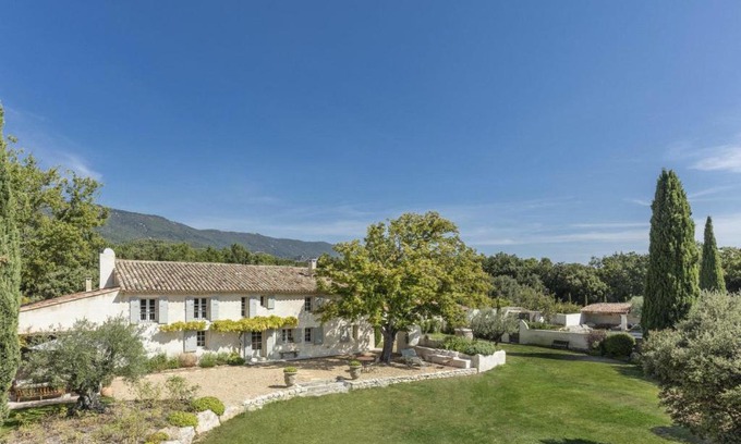 Cucuron Bed & Breakfast | Exceptional Les Jardins de Sitaara: Oceanfront Bliss Awaits