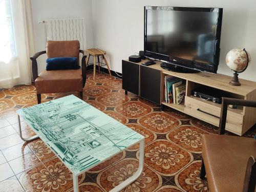 Digoin Apartment | Family-Friendly Stay at Les Jardins Ducarouge 2 - Rated 8.9/10