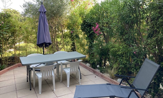 Saint-Cyr-sur-Mer Apartment | Les Lecques Garden Studio: Steps to the Beach with Tennis