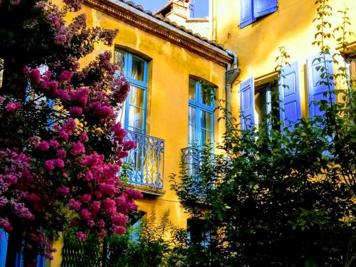 Prades House | Oceanfront Retreat: Les Loges de la Suite - Rated 9.3/10