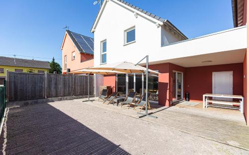 Griesheim-pres-Molsheim Villa | Cozy Oceanfront Villa for Up to 15 Guests - Pet Friendly