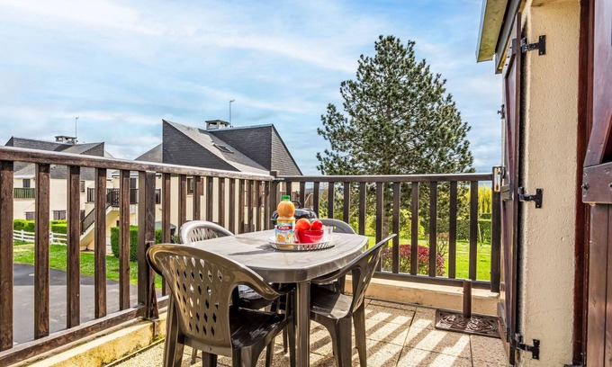 Merville-Franceville-Plage Apartment | Cozy Retreat at Les Maisons de la Mer by Interhome
