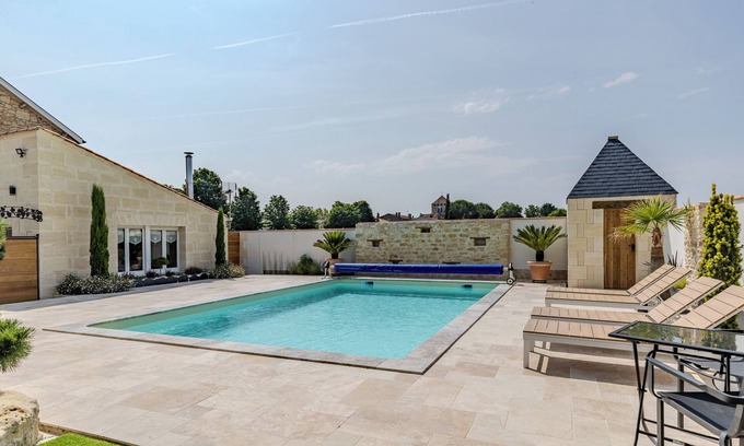 Montagne House | Les Marronniers – Holiday Home with Pool and Vineyard View in Montagne