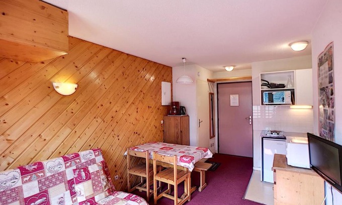 Les Bruyeres Apartment | Cozy 2-Piece Retreat with Mountain Views and Pet Friendly