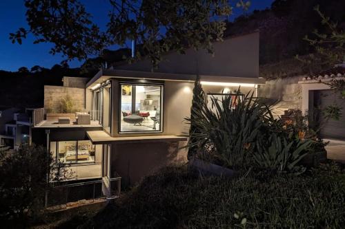 Port-Vendres House | Discover Les Mille et une Vitres: 4-Star Pet-Friendly Stay